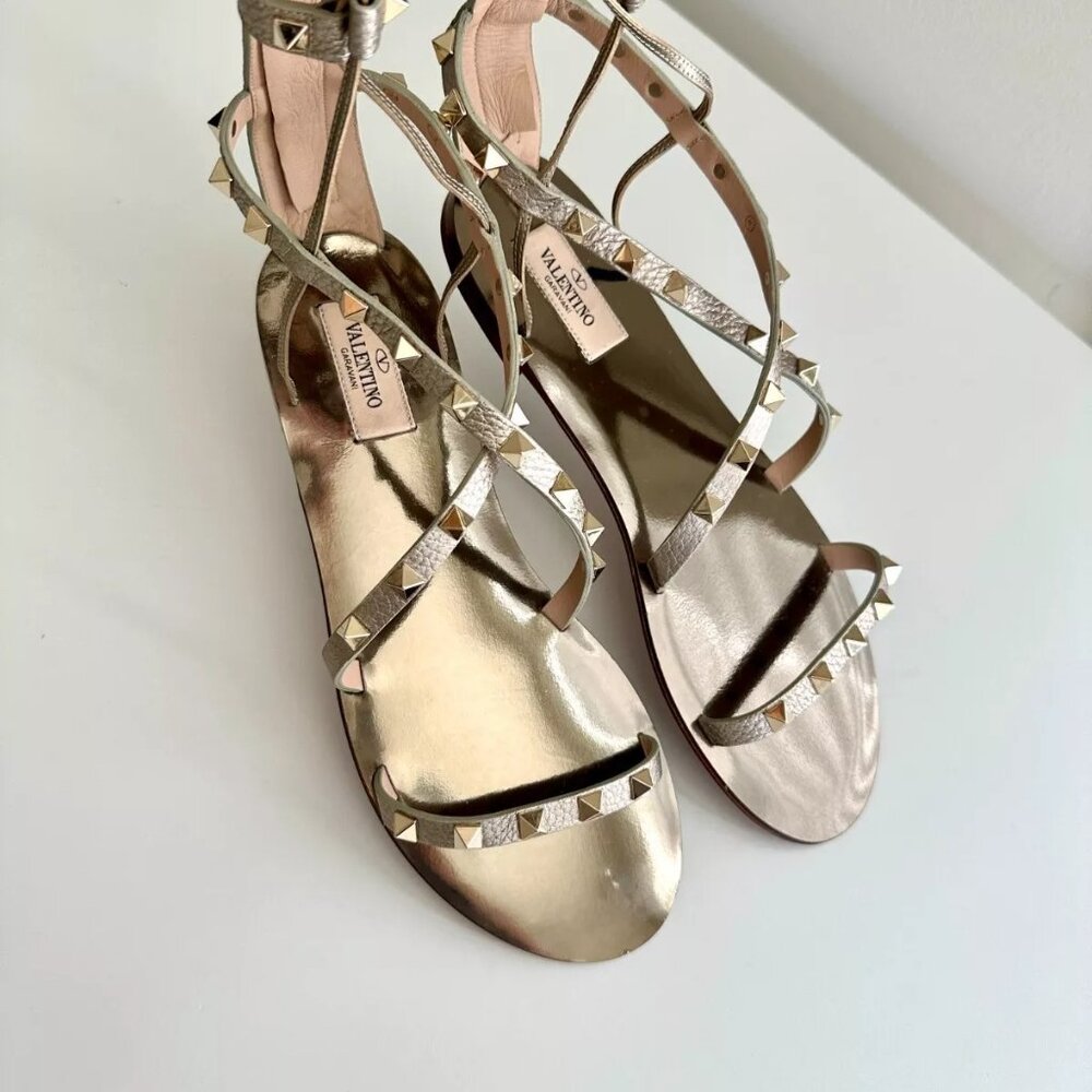 NEW VALENTINO GARAVANI Rockstud Silver Gladiator Ankle Wrap Flat Sandals Size 8